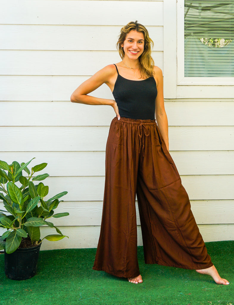 FAIABLE Velvet Pants for Women Wide Leg Pants High Waisted Palazzo Pants  Causal Outfits Baggy Flowy Y2K Pants with Pockets Brown at Amazon Women's  Clothing store